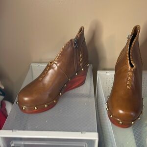 Brown boots great for winter